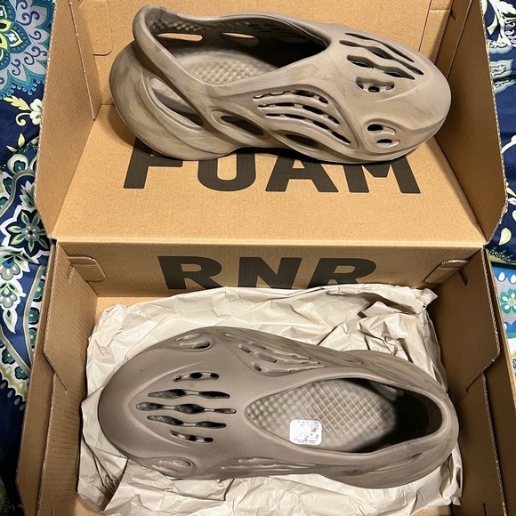 Yeezy Other - Yeezy foam runners, size 6, color stone sage